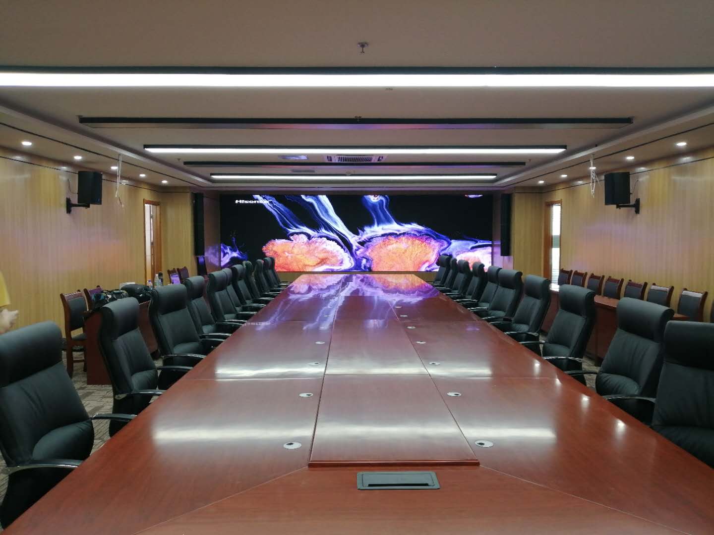 濰坊某事業(yè)單位音、視頻會議集成項(xiàng)目完工，會議辦公、音響系統(tǒng)、1.2小間距顯示系統(tǒng)完美融合